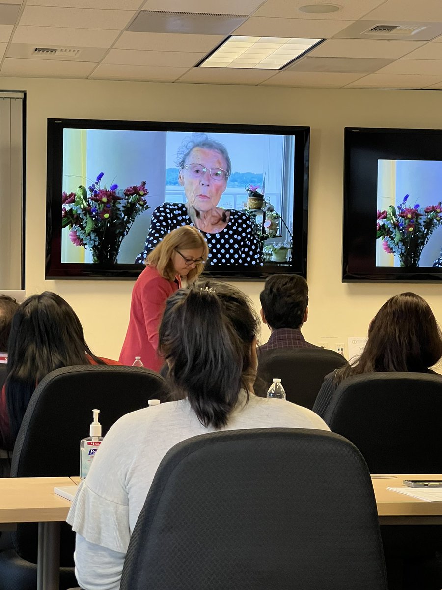 Teknofiliac's tweet photo. Susan Vukich, mother of Caroline Holm, describing the expernce w 1st HHD.
Scribner telling her “Don’t despair”
Susan: sleep deprivation. thriving with HOPE.
Caroline lived for a few years on HHD. Susan dedicated the rest of her life to other pts.
#HDAE @satellitehealth https://t.co/QFdAr5cxM9