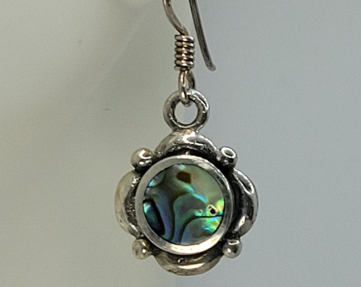 kitten_evriday's tweet photo. Bohemian Shell Drop Earrings | Vintage Green Abalone | Antique 925 Sterling Silver | Stocking Stuffer | Gift for Cancer | Boho Jewelry
 #Earrings #SterlingSilver #StockingStuffer #Antique #Cancer #drop #Gift #Vintage #EastVillageBangles #EtsySeller

👉https://t.co/qkVSIyx2KV https://t.co/vWOEQiTwYV
