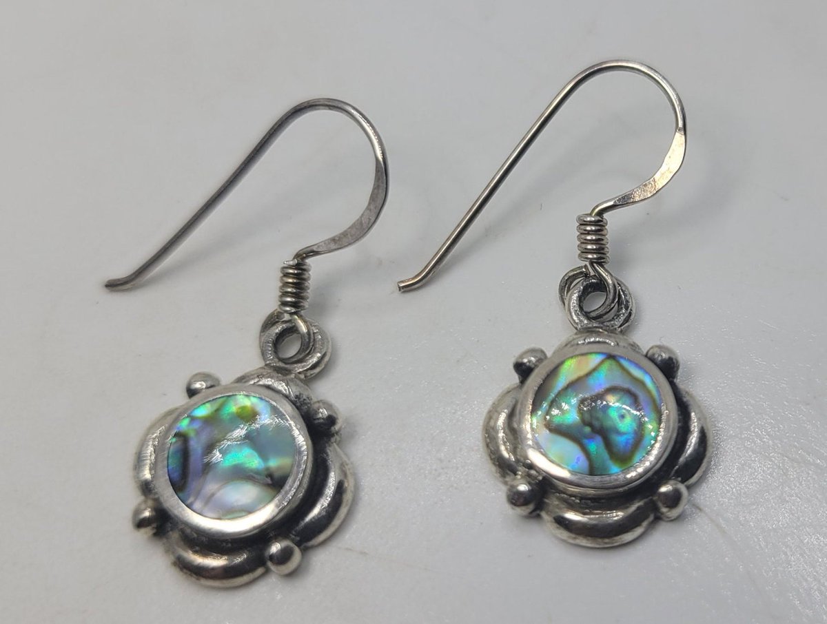 kitten_evriday's tweet photo. Bohemian Shell Drop Earrings | Vintage Green Abalone | Antique 925 Sterling Silver | Stocking Stuffer | Gift for Cancer | Boho Jewelry
 #Earrings #SterlingSilver #StockingStuffer #Antique #Cancer #drop #Gift #Vintage #EastVillageBangles #EtsySeller

👉https://t.co/qkVSIyx2KV https://t.co/vWOEQiTwYV