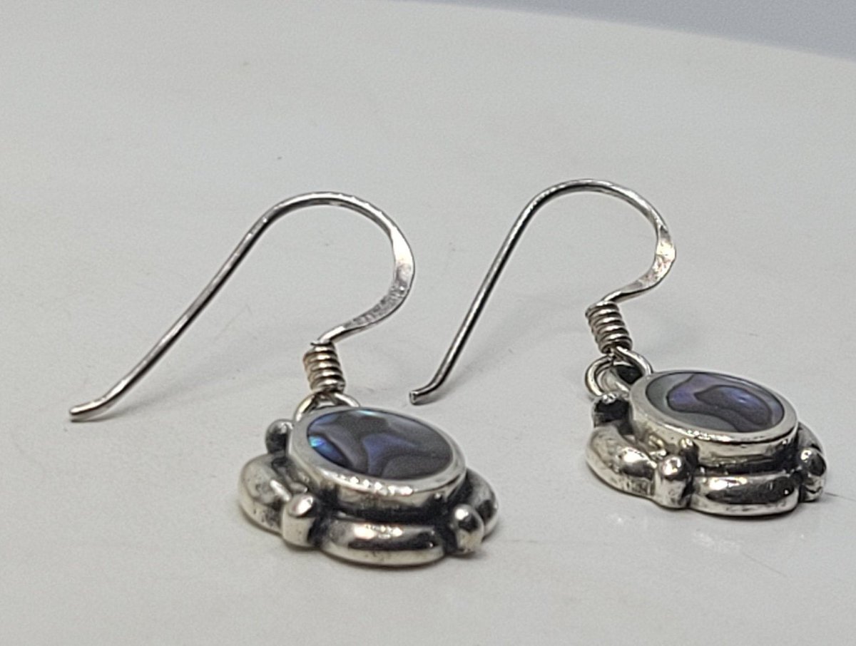 kitten_evriday's tweet photo. Bohemian Shell Drop Earrings | Vintage Green Abalone | Antique 925 Sterling Silver | Stocking Stuffer | Gift for Cancer | Boho Jewelry
 #Earrings #SterlingSilver #StockingStuffer #Antique #Cancer #drop #Gift #Vintage #EastVillageBangles #EtsySeller

👉https://t.co/qkVSIyx2KV https://t.co/vWOEQiTwYV