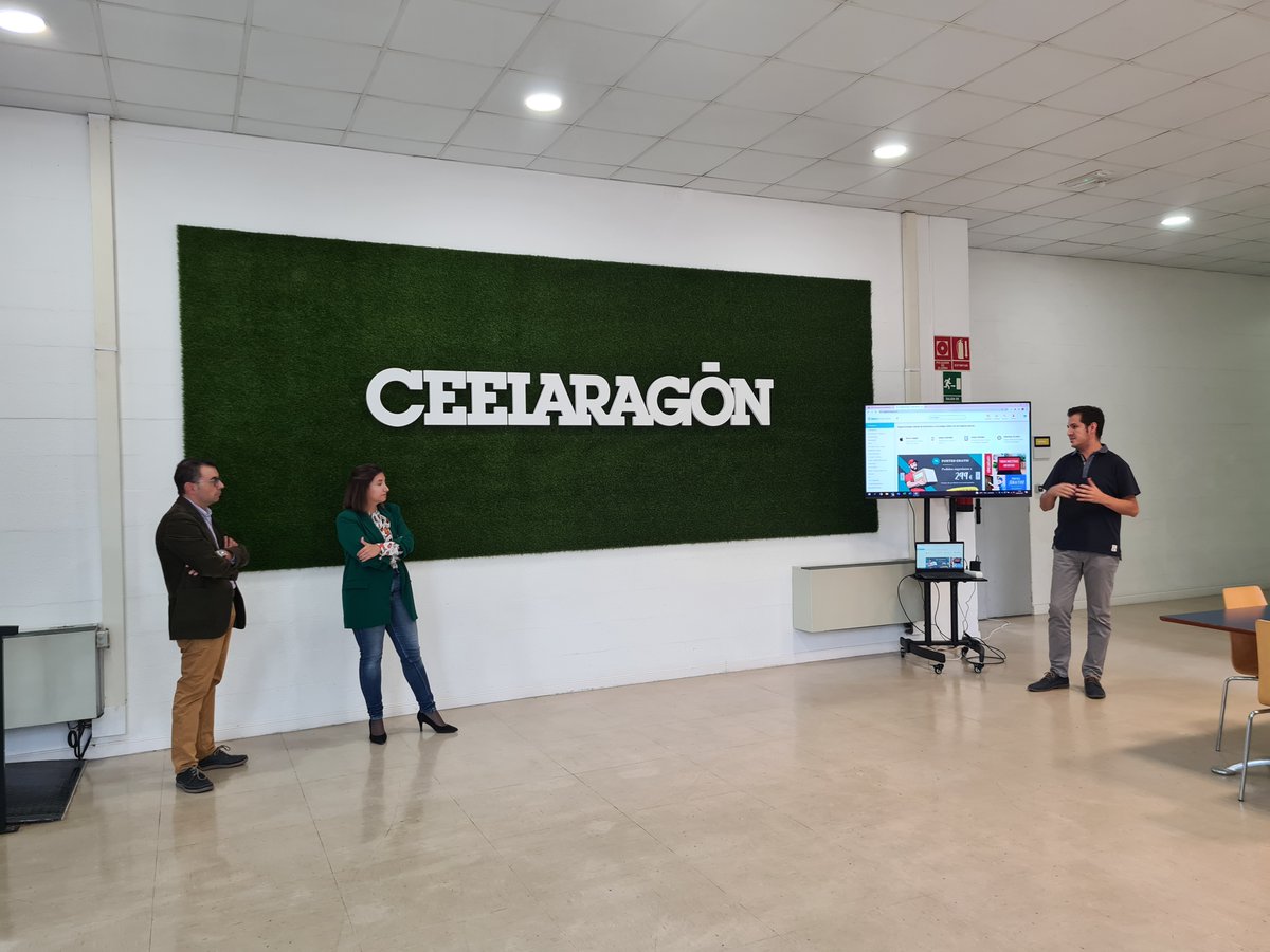 CEEIARAGON's tweet photo. 📻Hoy hemos tenido en la sede de #Huesca de @CEEIARAGON la Jornada de Puertas Abiertas
2️⃣0️⃣Una veintena de #empresas y organismos oficiales se han interesado en conocer en 👥 1ª persona las instalaciones y la experiencia de 3️⃣ #startups
📌#Bugcle #ateoTorrijos @Megatecnologia_ https://t.co/tjuwyKZiey