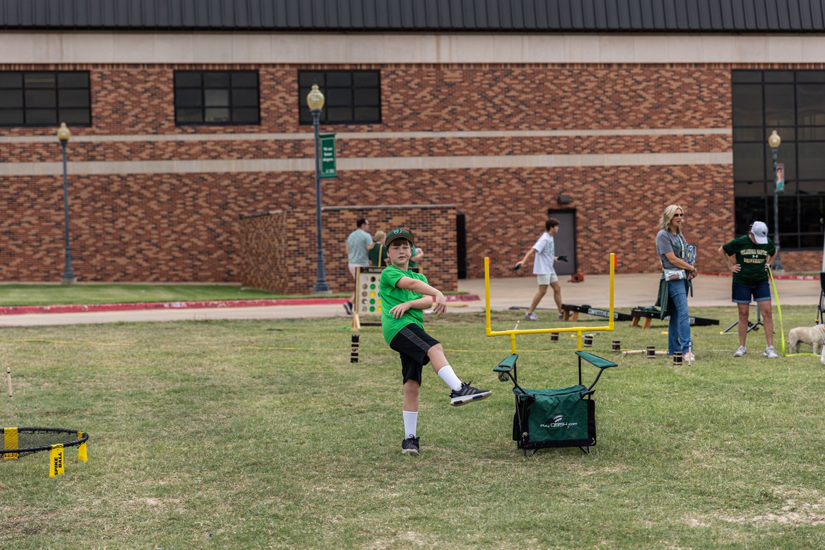 OBU_Athletics's tweet photo. The Locals put on a great show at our @OBU_Football tailgate!
Don't worry, if you missed it, they will be back at our next home football game vs. Arkansas Tech on October 8th!
#OnToVictory | #repkarip https://t.co/t3bjhlFoOU