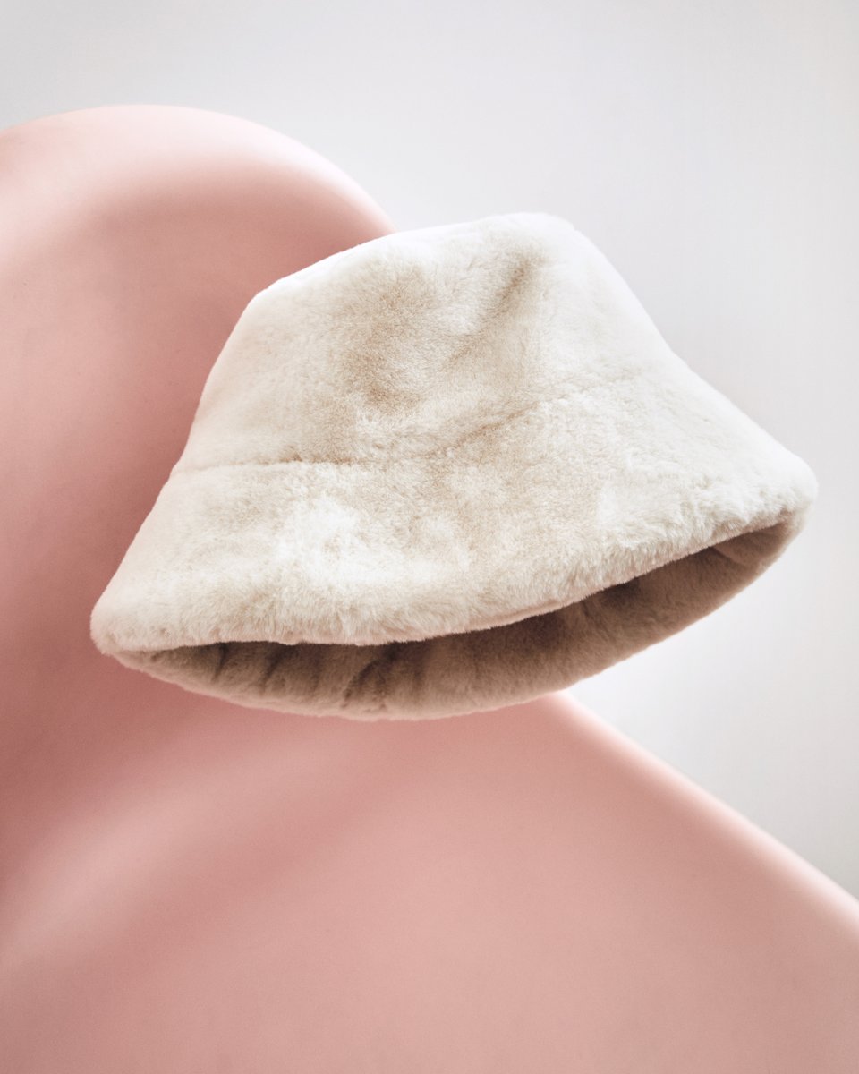 H&M Canada tweet media