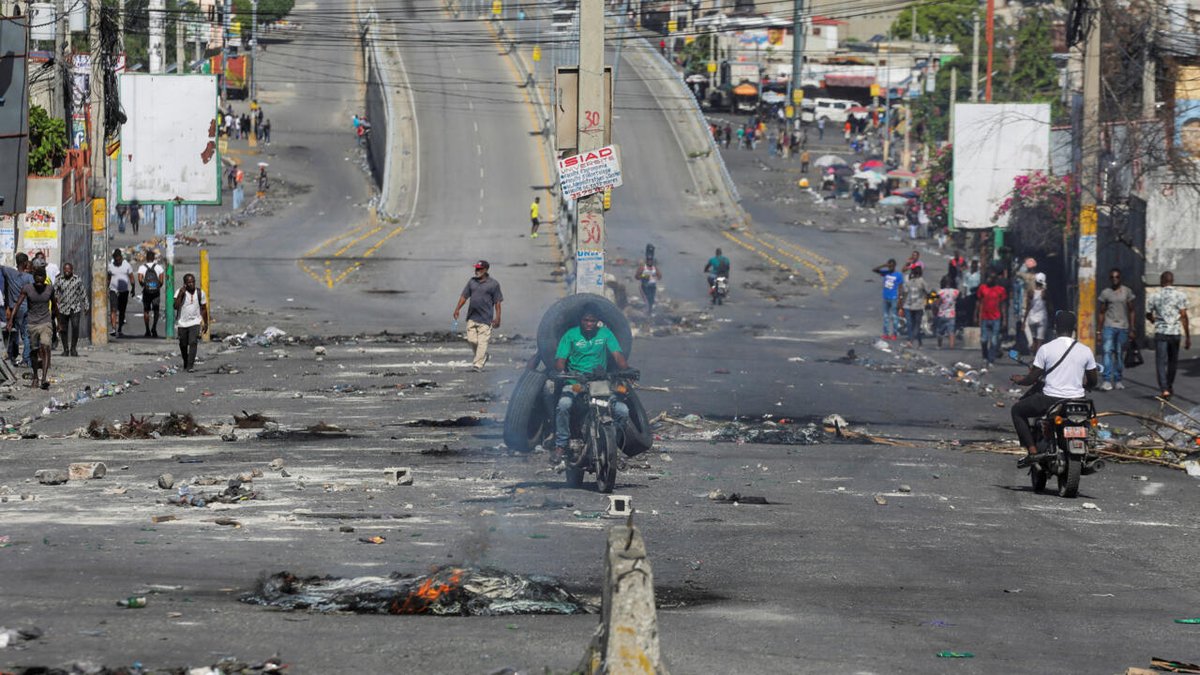 RFI's tweet photo. À la Une: «Rien ne va, mais tout est globalement sous contrôle» en Haïti https://t.co/pKMO8g47fm https://t.co/vwwcapko4y