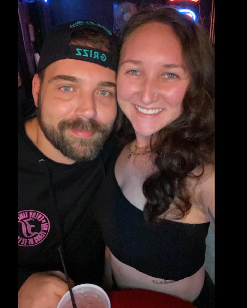 MercedesBenz_2's tweet photo. 🖤😘 @joshuavowell https://t.co/6Jv18EPgJE