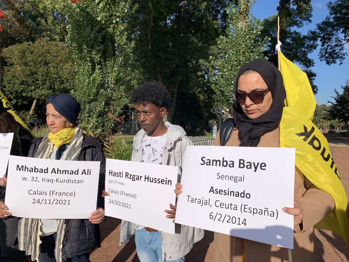 En el parque Richelieu hemos llevado a cabo un homenaje por las personas muertas y desaparecidas en las fronteras.
#RightsNoDeaths #MarchToBrussels