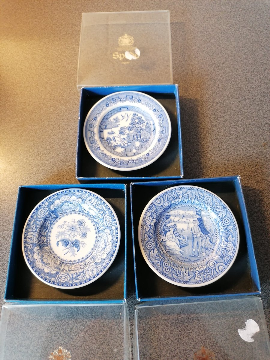 DealsGatewayfor's tweet photo. Excited to share the latest addition to my #etsy shop: SPODE 3 miniature plates, in original boxes. Blue room Collection Georgian series prints. 8cms https://t.co/ceeo8ACHAE #blue #birthday #christmas #white #plates #miniature #spode #stokeontrent #blueroomcollection https://t.co/PvUKunR7DY