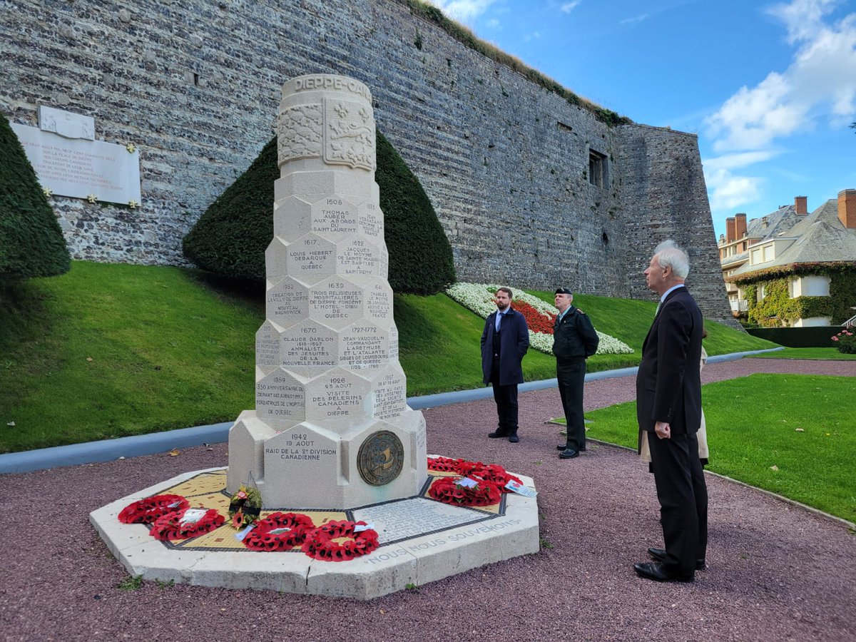 HonStephaneDion's tweet photo. L’amitié historique profonde qui unit les #Dieppois et le Canada 🇨🇦 s’est à nouveau illustrée cette année à l’occasion des commémorations du 80e anniversaire du #RaidSurDieppe #Dieppe80. #LeCanadasesouvient https://t.co/IDPQORvwTE
