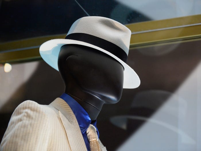 Knights_Auction's tweet photo. Michael Jackson's "Smooth Criminal" hat sold for $56,250 by @KimKardashian
#michaeljackson #kimkardashian #americanauction #londonauction #funauction #auctionlife #auctioner #auction #proauction https://t.co/Zmw6F4to7g