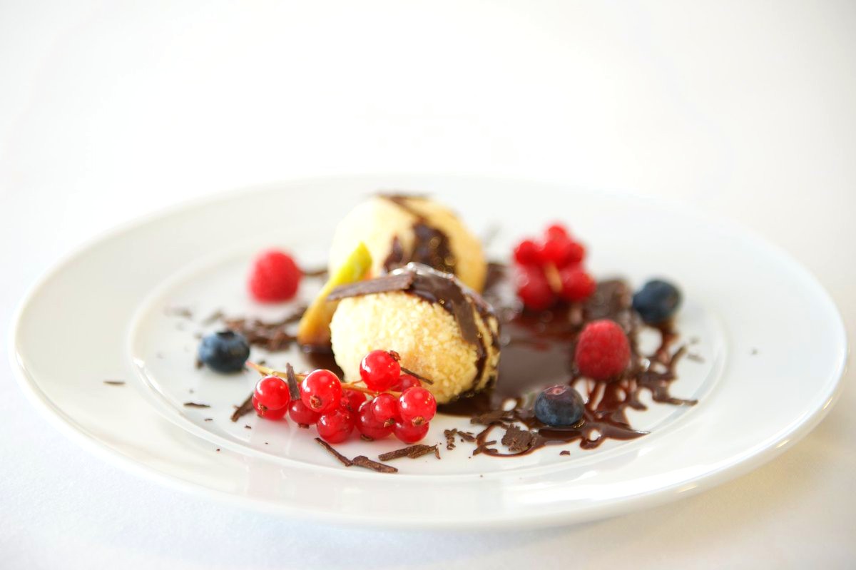 langage_farm's tweet photo. Announcing my mid-week treat extravaganza!!π¨
Ok, it's basically ice cream with melted chocolate and fruit....but my household is very impressed!
Apparently 'It's fancy' !
What's cooking in your house today?
Love #MidWeekTreats #LOVELangage https://t.co/dBDAbMLiPw