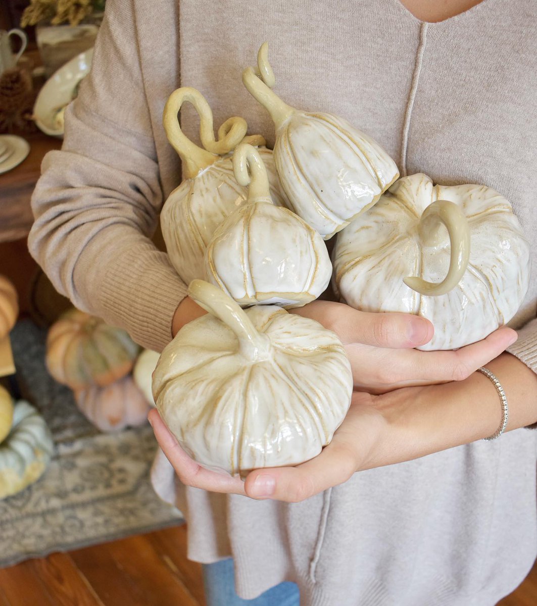 VisitOld96SC's tweet photo. Beautiful handmade home goods AND delicious ice cream! Fall in love with all that August & House has to offer and don't miss their beautiful autumn decor this season!
#visitsc #shoplocal #sctourism #shopsc #southernliving https://t.co/QEXiOnZYdO