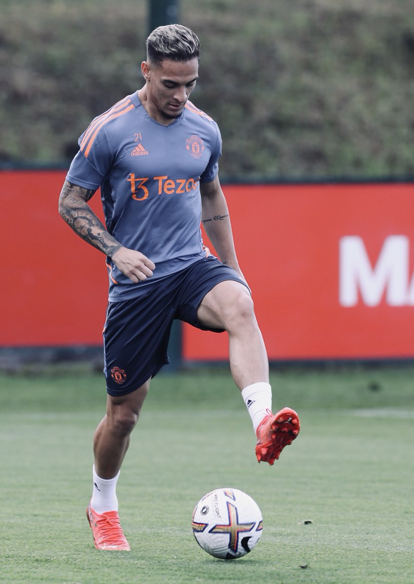 ManUtd's tweet photo. Back at Carrington ✔️

🇧🇷 @Antony00 🔴 

#MUFC || #MCIMUN https://t.co/h3M8CQzhrW