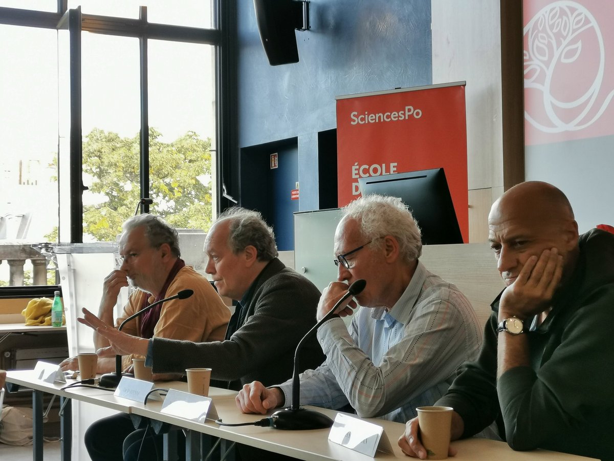 "C'est en faisant des documentaires que nous avons appris ce qui allait devenir notre métier. Quand nous avons commencé la fiction, nous avons pensé le cadre autrement. C'est avec le film La Promesse que nous avons commencé à trouver notre langage". Les frères Dardenne à <a href="/EAPScPo/">EAP Sciences Po</a>