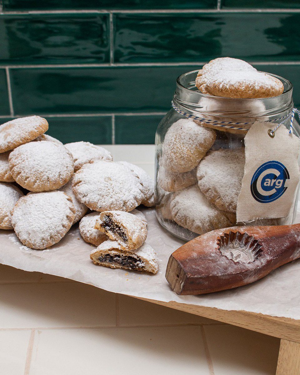 cocinerosarg's tweet photo. Alguna vez probaste los MA'AMUL? dulces rellenos de nueces con canela y azúcar de la cocina judía, muuuy ricos
Acá la receta completa 👉 https://t.co/SP3mZRZrYc https://t.co/MAj36LDhKg