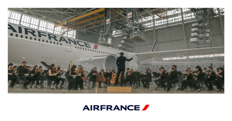 AFnewsroom's tweet photo. #AirFrance a accueilli @PhilharRF dans ses hangars de maintenance pour un concert exceptionnel sous la direction de Daniel Harding, chef d'orchestre et pilote #AirFrance.
Retrouvez le film événement sur @ARTEconcertFR &amp; @francemusique dès le 1er octobre et prochainement à bord !