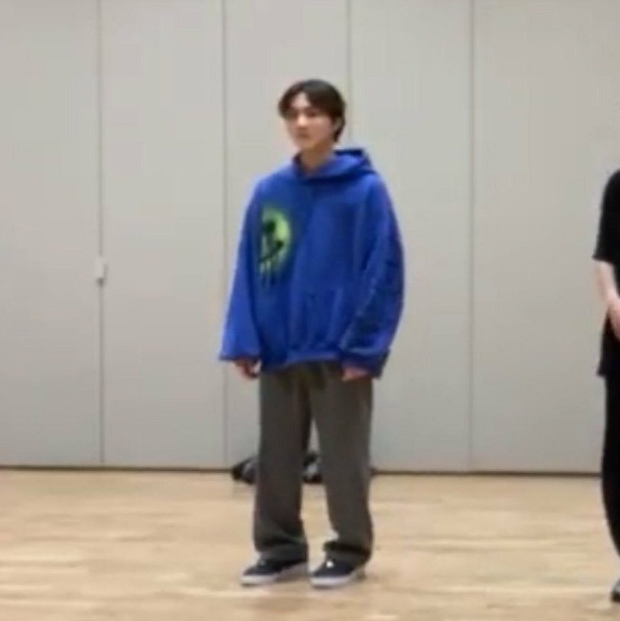 jungwon literally went🧍‍♂️