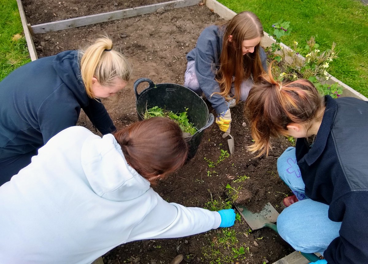 Occupation-based learning sessions continue this week. #qmuotstudents digging in to occupation at the allotment <a href="/ML_Elliot/">Michelle Elliot</a> <a href="/QMUniversity/">QueenMargaretUni</a> <a href="/Janine1OT/">Janine Hackett</a> <a href="/NiamhKinsella/">Dr Niamh Kinsella</a>