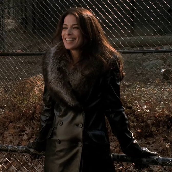 skinstrash's tweet image. finally hitting that peak weather to dress like gloria from the sopranos