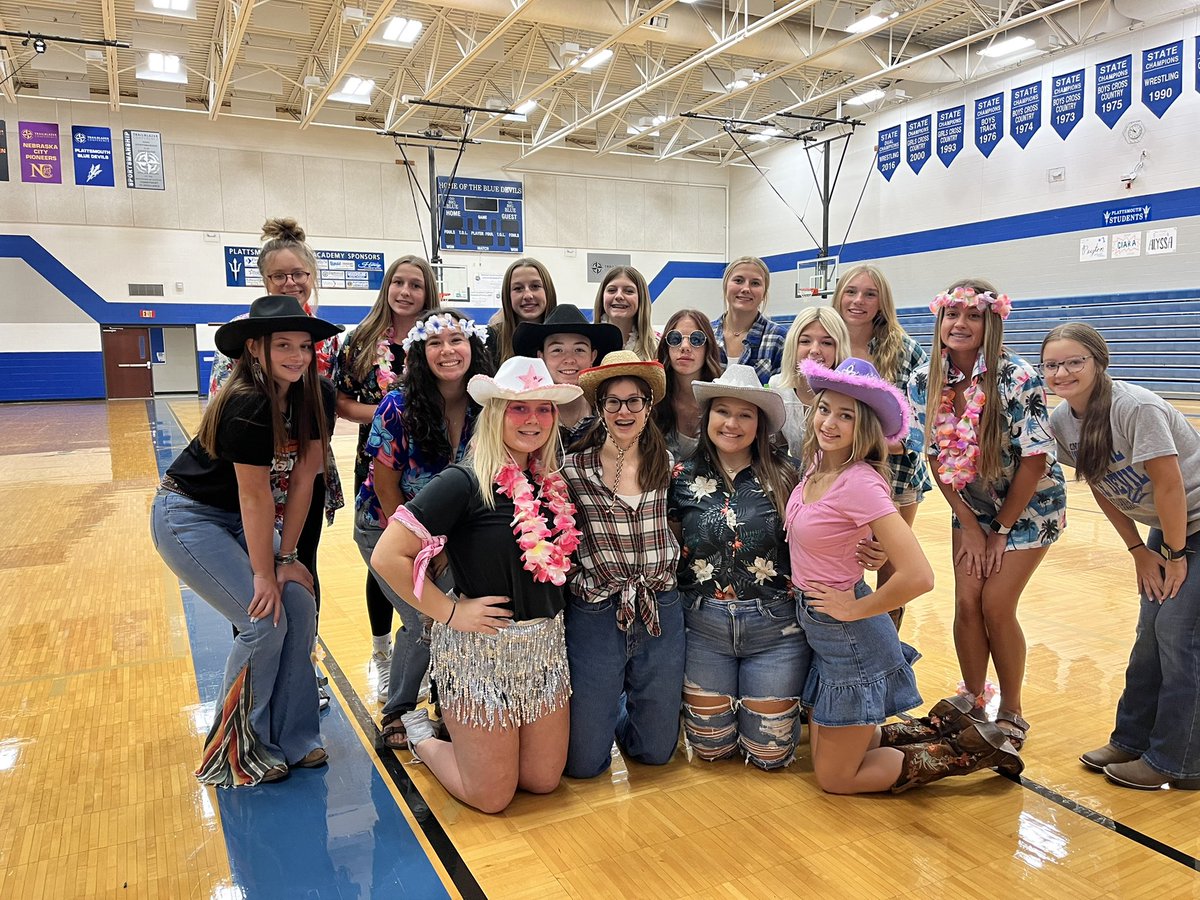 phs__dance's tweet photo. HOCO 2022 Day 3 is Hawaiian vs Country https://t.co/KF1se8knxp