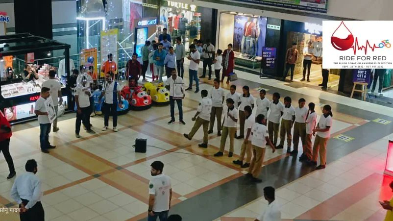 RideForRed's tweet photo. #प्रयागराज के सिविल लाइंस स्थित विनायक सिटी मॉल PVR में #RideForRed की टीम नुक्कड़ नाटक एवं जनसंपर्क के जरिए लोगों को रक्तदान के लिए प्रोत्साहित करती हुई.....

Raktsankalp Euphorial Youth Society
.
.
.

#RideforRed #BloodDonation_Expedition #PrayagrajEvents #RobinHoodArmy #RHA https://t.co/ceVivh2BEN