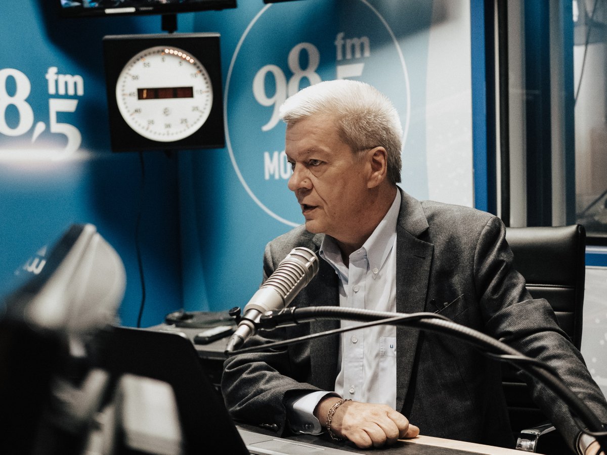 Atteint d'un cancer | Luc Lavoie se retire de toutes ses activités professionnelles

Écoutez l'ouverture de l'émission de Luc Ferrandez qui fait la lecture de la déclaration de notre estimé chroniqueur qui est atteint d'un cancer.
➡ bit.ly/3SG6HWJ