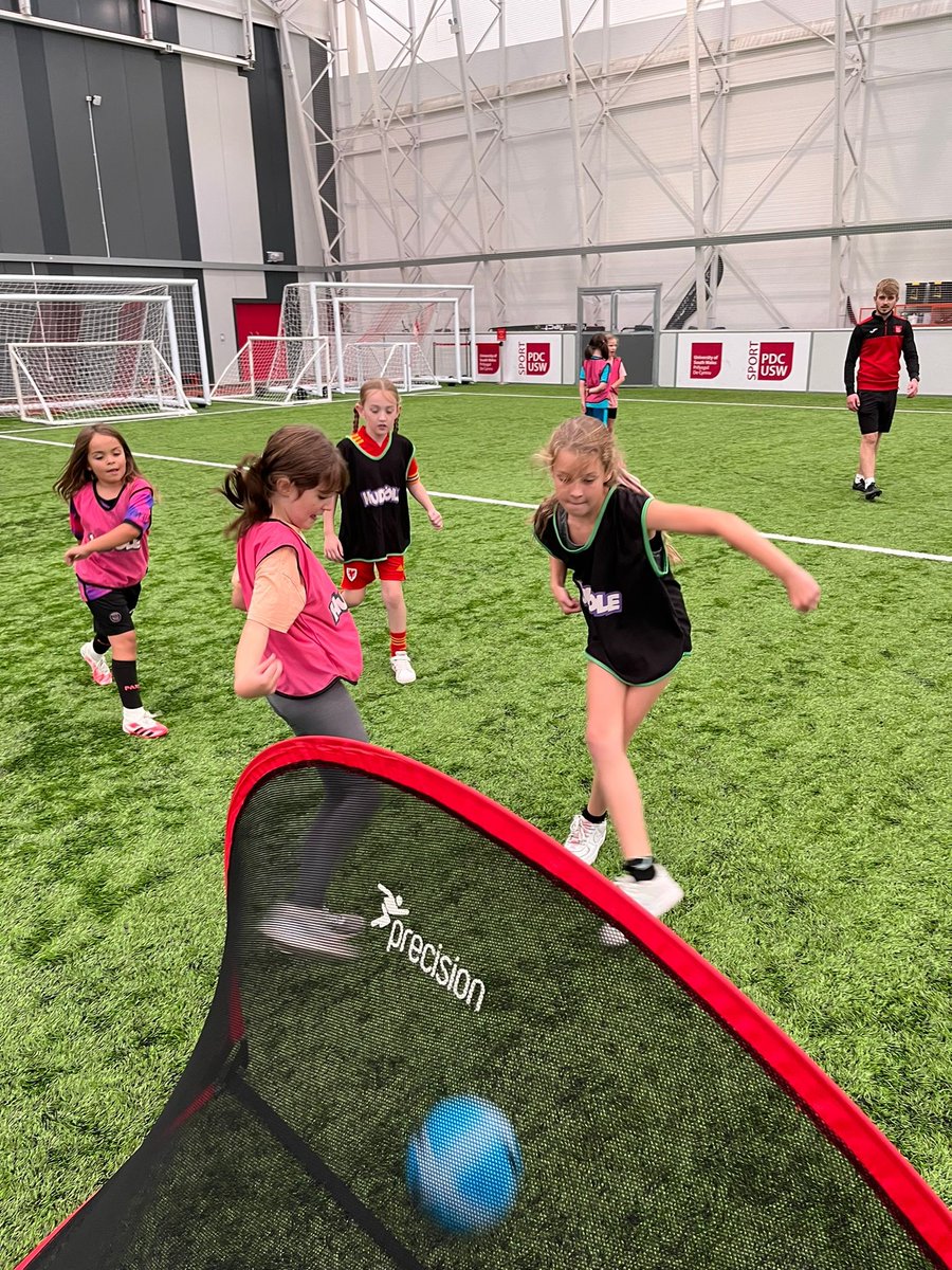 USWSport's tweet photo. Amazing to see over 200 women and girls playing netball and football at the Sport Park tonight🏐⚽️

- @HuddlePontyTown 
- @A470_League 
- @USWNetball 
- @FAWales 

#ThisGirlCan https://t.co/3FZpOQOtJ6