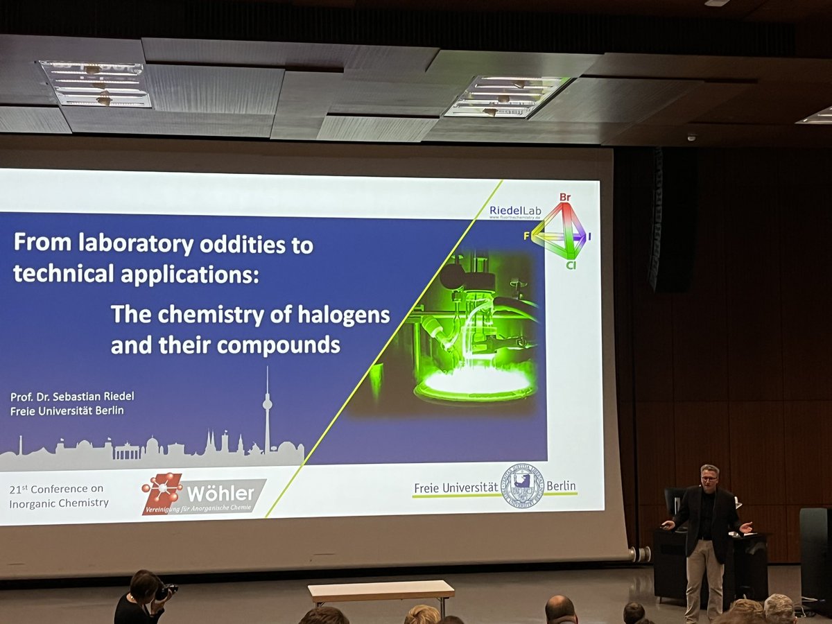 AlbertPebi's tweet photo. Fascinating talk from @RiedelLab giving insights into the newest research on teflate and halogen chemistry at the 21st Conference on Inorganic Chemistry @GDCh_aktuell @fubcp @fluor_crc1349 https://t.co/d7CmluV2aJ