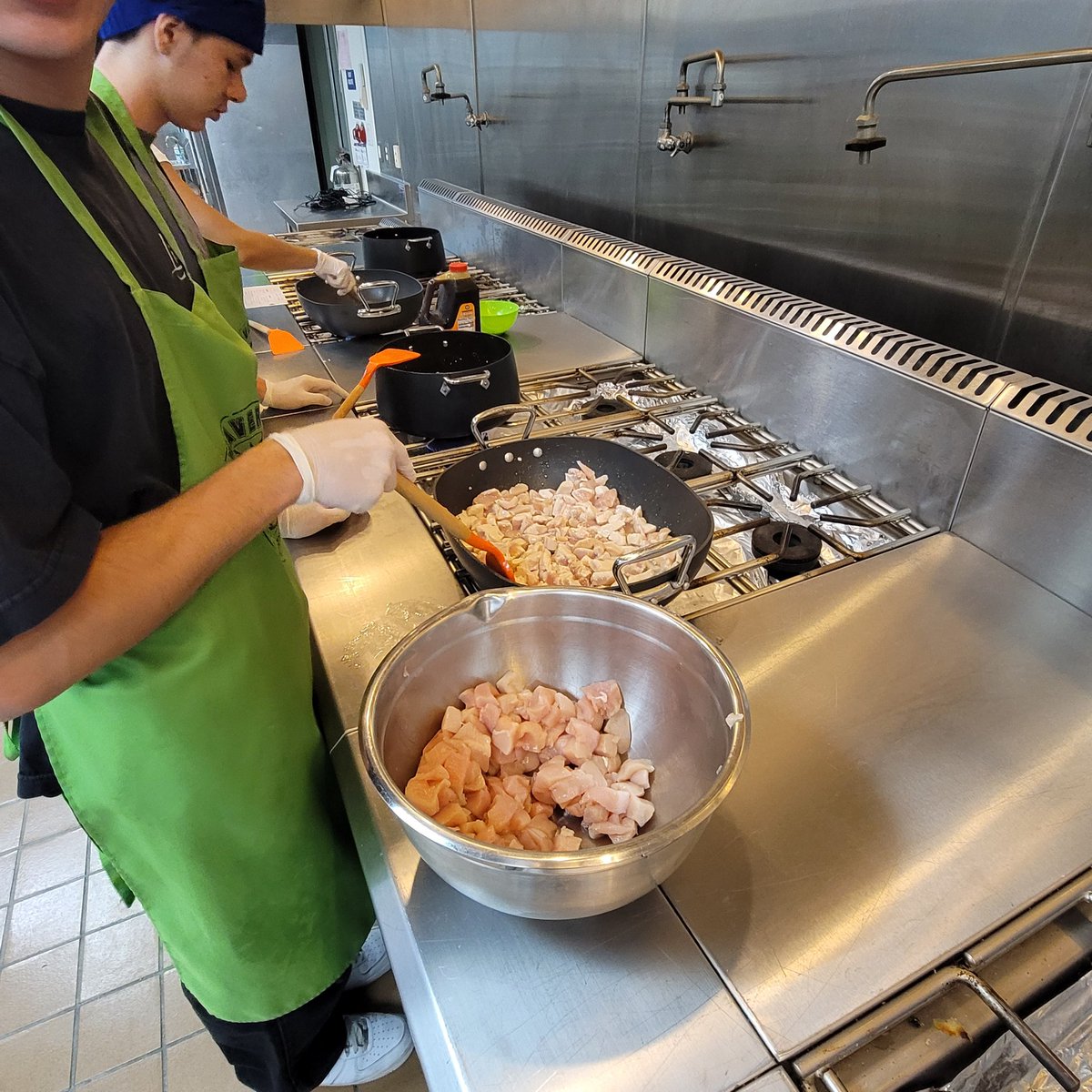 Such a great way to begin a morning! Love seeing our culinary kids in action! Thanks <a href="/adeamude/">Angela DeaMude</a> <a href="/MsCSandoval/">Claudia Sandoval</a> for all you do for our ss and letting me sneak in some pics! <a href="/ChapCares/">Chaparral HS</a>