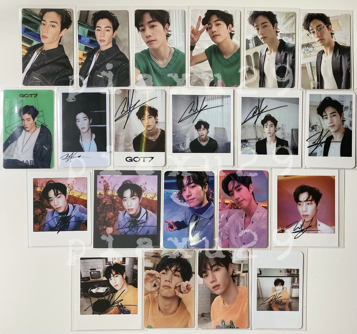 piaxu29's tweet photo. Homecoming fancon photocards just arrived today!!

My Mark Tuan GOT7’s new EP collection is finally complete! 🥰😊

#marktuancollection #got7collection #photocardcollection #MarkTuan #Mark #마크 #段宜恩 https://t.co/oL8pAkwTaI