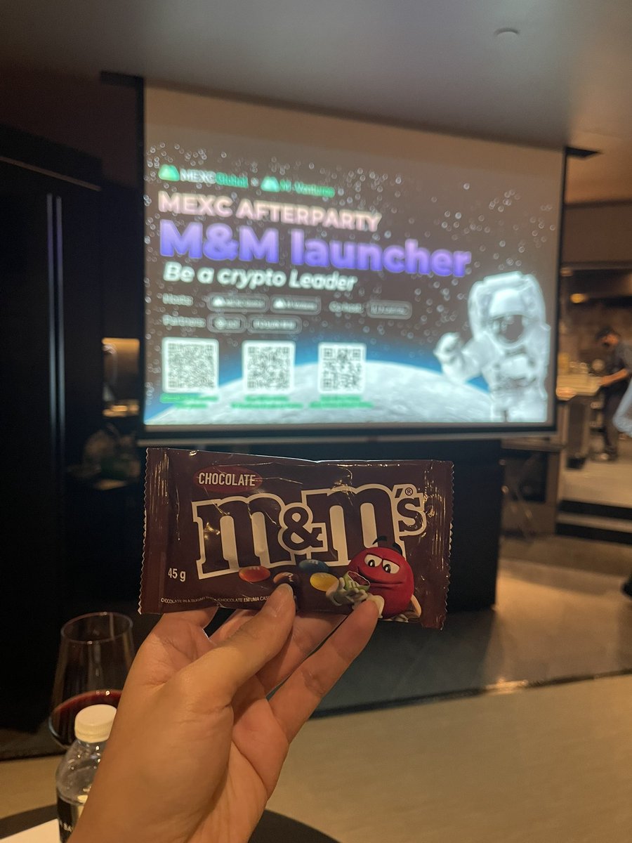 ChenSistine's tweet photo. M&M launcher with free M&M chocolate at the event #OurAmazingTeam https://t.co/xrpcgqbkql