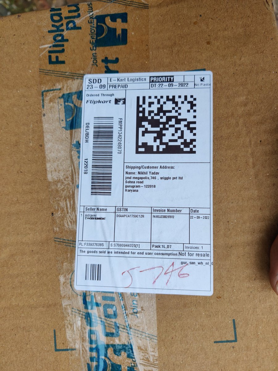 NikhilY13332921's tweet photo. Hello team,
I have raised the return request 2 times but it is getting cancelled . 
I Ordered Vivo x80 12 256 GB but i got 128 gb variant .order Id OD126064283052515000
please look into this matter 
#FlipkartBigBillionDays 
#Flipkart 
#flipkartscam 
@Flipkart 
@flipkartsupport https://t.co/VOoHn4ybCT