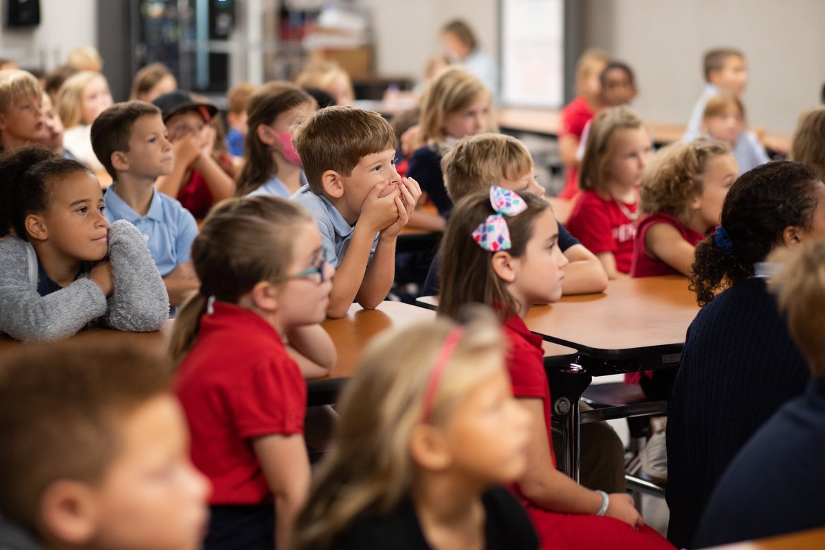 LincolnCharter's tweet photo. Meteorologist @AshleyKramlich from @wsoctv had our students’ full attention when teaching about hurricanes today! Thank you so much for sharing your knowledge with us and being a role model for our future scientists!
#LCSstem #LincolnCharterExperience
@philorbanWSOC9 https://t.co/41JyNo0fvD