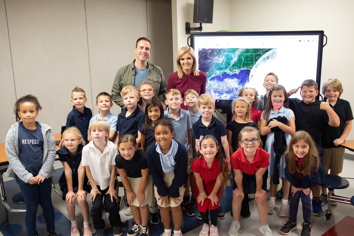 LincolnCharter's tweet photo. Meteorologist @AshleyKramlich from @wsoctv had our students’ full attention when teaching about hurricanes today! Thank you so much for sharing your knowledge with us and being a role model for our future scientists!
#LCSstem #LincolnCharterExperience
@philorbanWSOC9 https://t.co/41JyNo0fvD