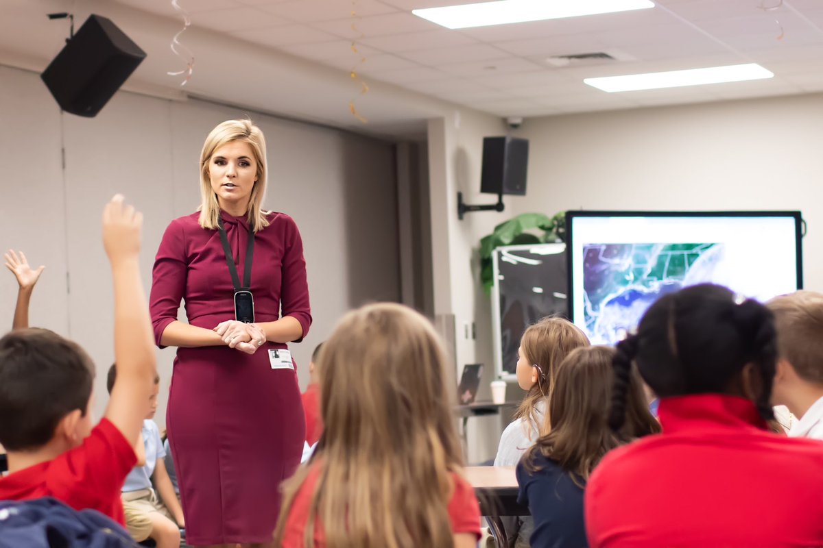 LincolnCharter's tweet photo. Meteorologist @AshleyKramlich from @wsoctv had our students’ full attention when teaching about hurricanes today! Thank you so much for sharing your knowledge with us and being a role model for our future scientists!
#LCSstem #LincolnCharterExperience
@philorbanWSOC9 https://t.co/41JyNo0fvD