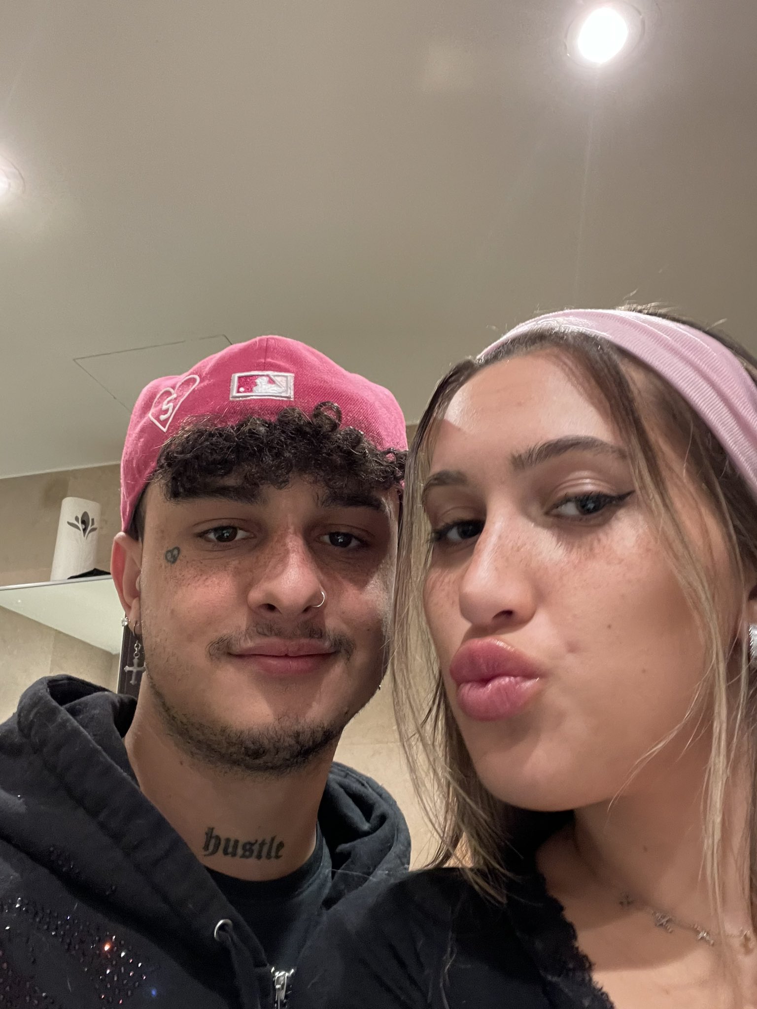 Simex on X: 💘 t.co5uP5XJZV6p  X