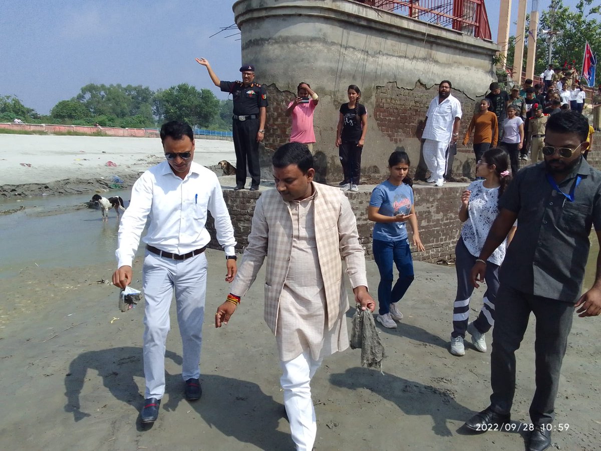 ravi3383's tweet photo. #PuneetSagarAbhiyan #NCC Cdts of 84 UK Bn NCC of @BhoomiYouth cleaned Ganga Canal with active support of local adm. The presence of Hon'ble Mayor Roorkee @GauravGoelBJP was a morale booster for all. @HQ_DG_NCC  @drajaykumar_ias https://t.co/WYBrHnRehO
