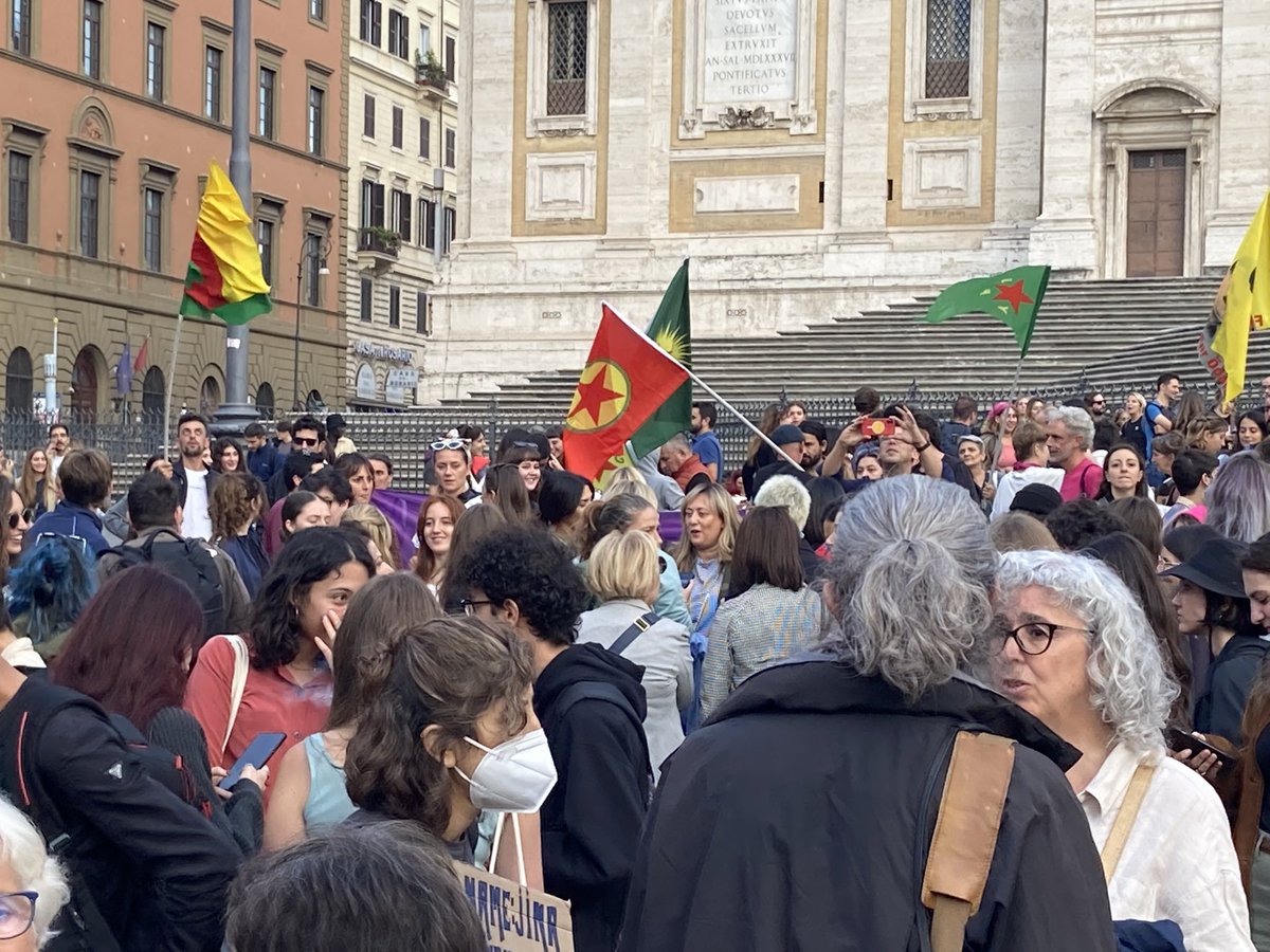 #28settembre 
Giornata internazionale per l’#aborto libero e sicuro
Una delle molte manifestazioni oggi in Italia. Qui siamo a #Roma in piazza dell’Esquilino
#Aborto 
#AbortoLegal