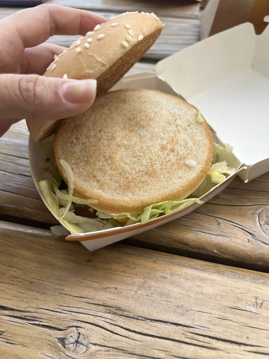 PaaaulaOsorio's tweet photo. @McDonalds_Cl que rico comer pan con pan https://t.co/nbYthCNpch