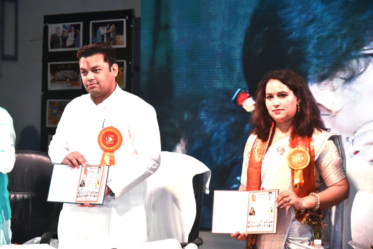 माननीय बेसिक शिक्षा मंत्री श्री संदीप सिंह जी के द्वारा उत्तर प्रदेश महिला शिक्षक संघ की वार्षिक डायरी का किया गया विमोचन