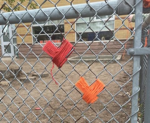AGESGryphons's tweet photo. Gr 7 classes adorned the Kindergarten fence with orange hearts today as part of their learning around National Truth and Reconciliation Week and as we lead up to Orange Shirt Day. Thank you Gr 7s for your learning and sharing that with us in such a beautiful way! @SCDSBequity https://t.co/G9pAwo9jcg