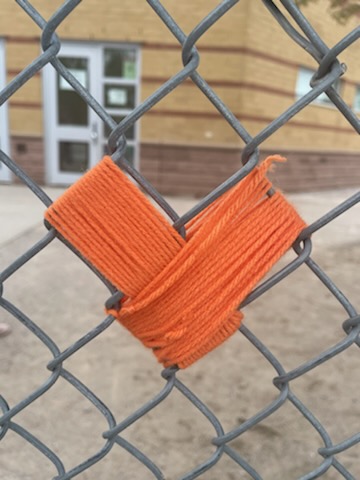AGESGryphons's tweet photo. Gr 7 classes adorned the Kindergarten fence with orange hearts today as part of their learning around National Truth and Reconciliation Week and as we lead up to Orange Shirt Day. Thank you Gr 7s for your learning and sharing that with us in such a beautiful way! @SCDSBequity https://t.co/G9pAwo9jcg