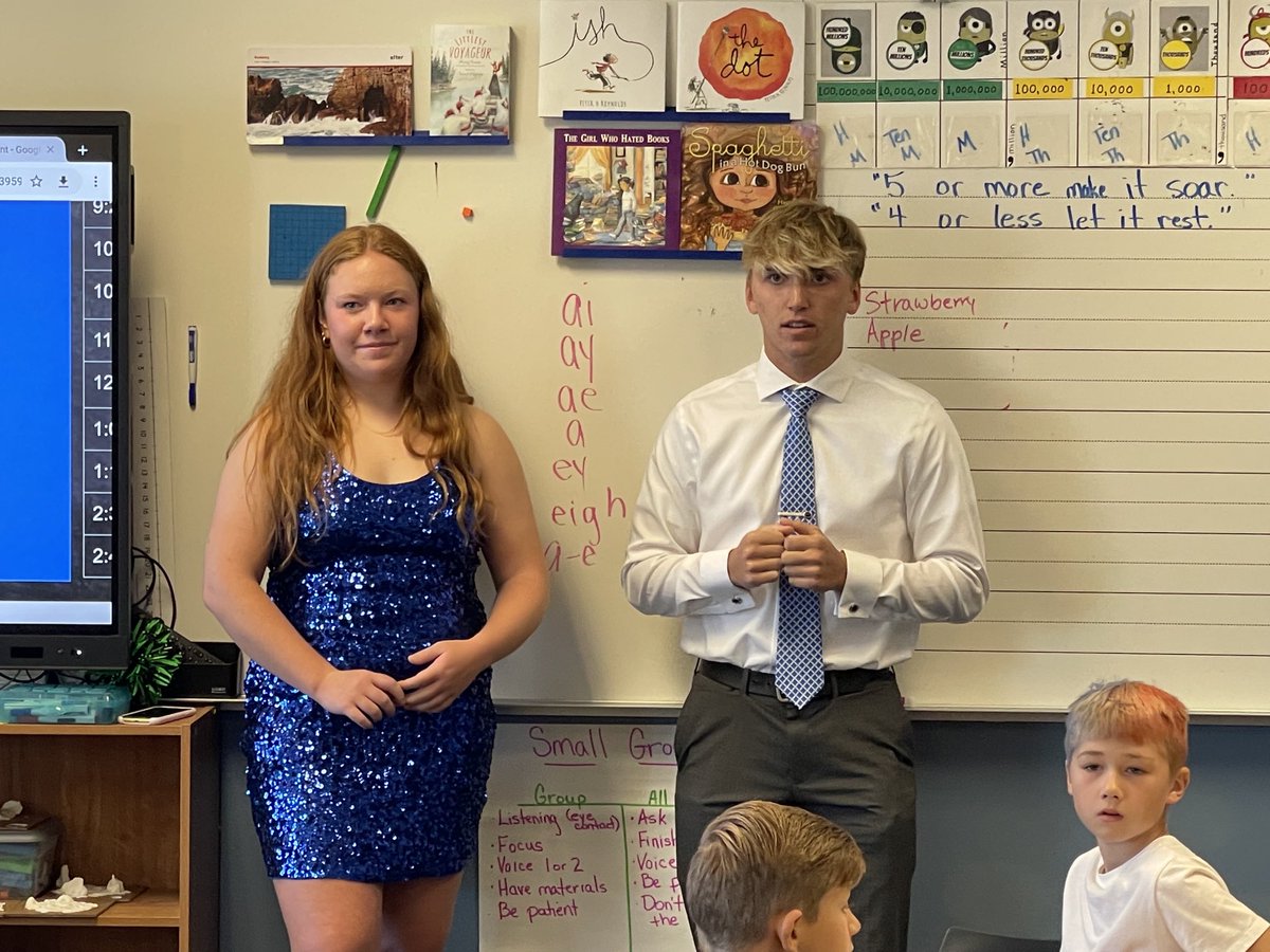 DarrenSchuler's tweet photo. ⁦@WMPublicSchools⁩ Homecoming royalty made a stop this morning @wmes111⁩ to read and visit with K-4 classrooms.Thank you royalty! #OwntheCrownWM #opportunities #connections #homecoming2022 https://t.co/q1FWLCn3TB