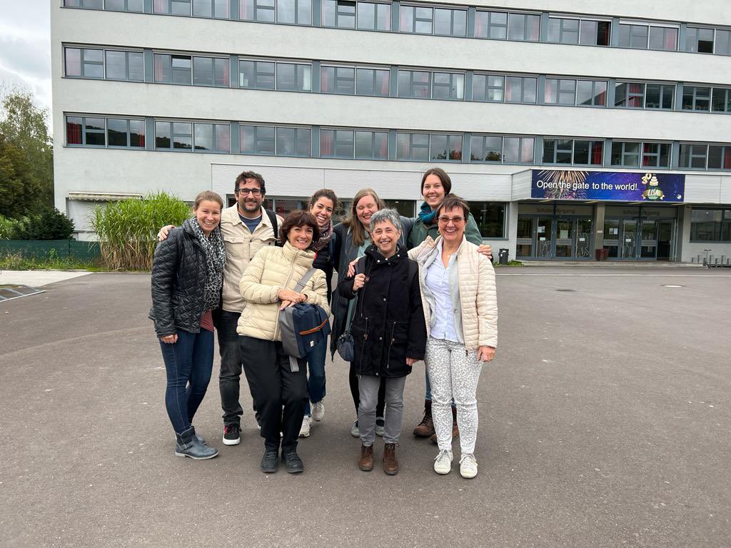 Avui hem visitat l'Europagymnasium Auhof de Linz (Àustria). Centres per a alumnat que ha tingut bons resultats a primària i que s'orienta als estudis universitaris. <a href="/INSjonqueres/">Institut Jonqueres</a> <a href="/EscolaCoves/">IE Coves d'en Cimany</a> <a href="/EplusCatEdu/">Unitat Programes Internacionals Catalunya</a> <a href="/TILC_SSRL/">Integrar Llengua i Continguts</a> #CETE #esamtilc