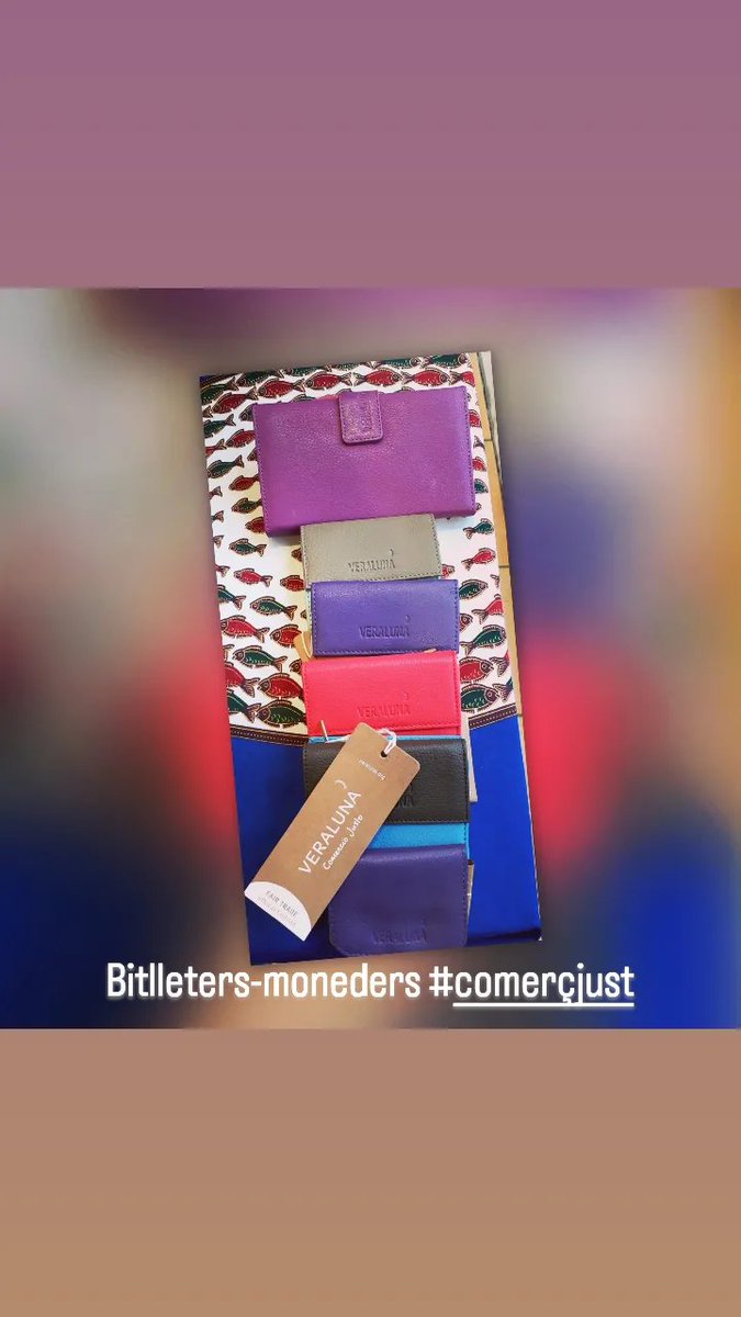 BOTIGASOLIDARIA's tweet photo. A la botiga podeu trobar moltes coses, productes necessaris per el dia dia com aquests bitlleters-moneders de #veraluna d'Oxfam Inermon d'una qualitat excel.lent i són de #comerçjust 😍 #faitrade #fashion #lapeixateria https://t.co/9ZGa7m3D8O