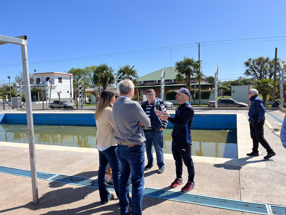 #UruguayCardioSeguro❤️
Estamos en Tarariras junto a <a href="/unidosxaayudar/">Unidos Para Ayudar Uy</a> para entregar un desfibrilador donado por <a href="/fundacionbrou/">Fundación Banco República</a> 
Seguimos construyendo todos juntos un deporte cardio-seguro; junto con el dispositivo entregamos un botiquín de SUMMUM y cursos de RCP para la comunidad.