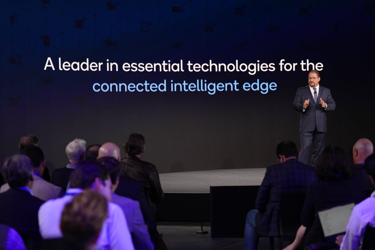 Qualcomm's tweet photo. #QualcommAutoDay: We announced new partnerships with @RedHat and @MercedesBenz, showcased the all-electric @Cadillac LYRIQ, shared major design wins, and discussed how the @Snapdragon #DigitalChassis is transforming the industry. 🚗 The future of auto has never been brighter. https://t.co/KCmi2h2hjB