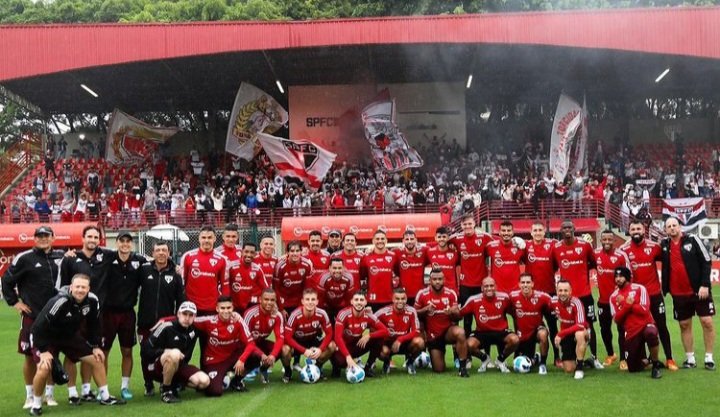 akayaba2018's tweet photo. É o @SaoPauloFC e a #TorcidaQueConduz .
#cordoba🇦🇷🏟✈️
#Timedafe🙏
#vamossaopaulo https://t.co/0maHSgUnbW