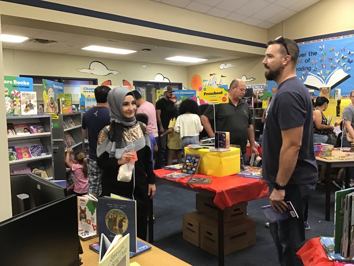 PflugervilleES's tweet photo. PES Literacy Night 2022! https://t.co/U2dhvnVmed