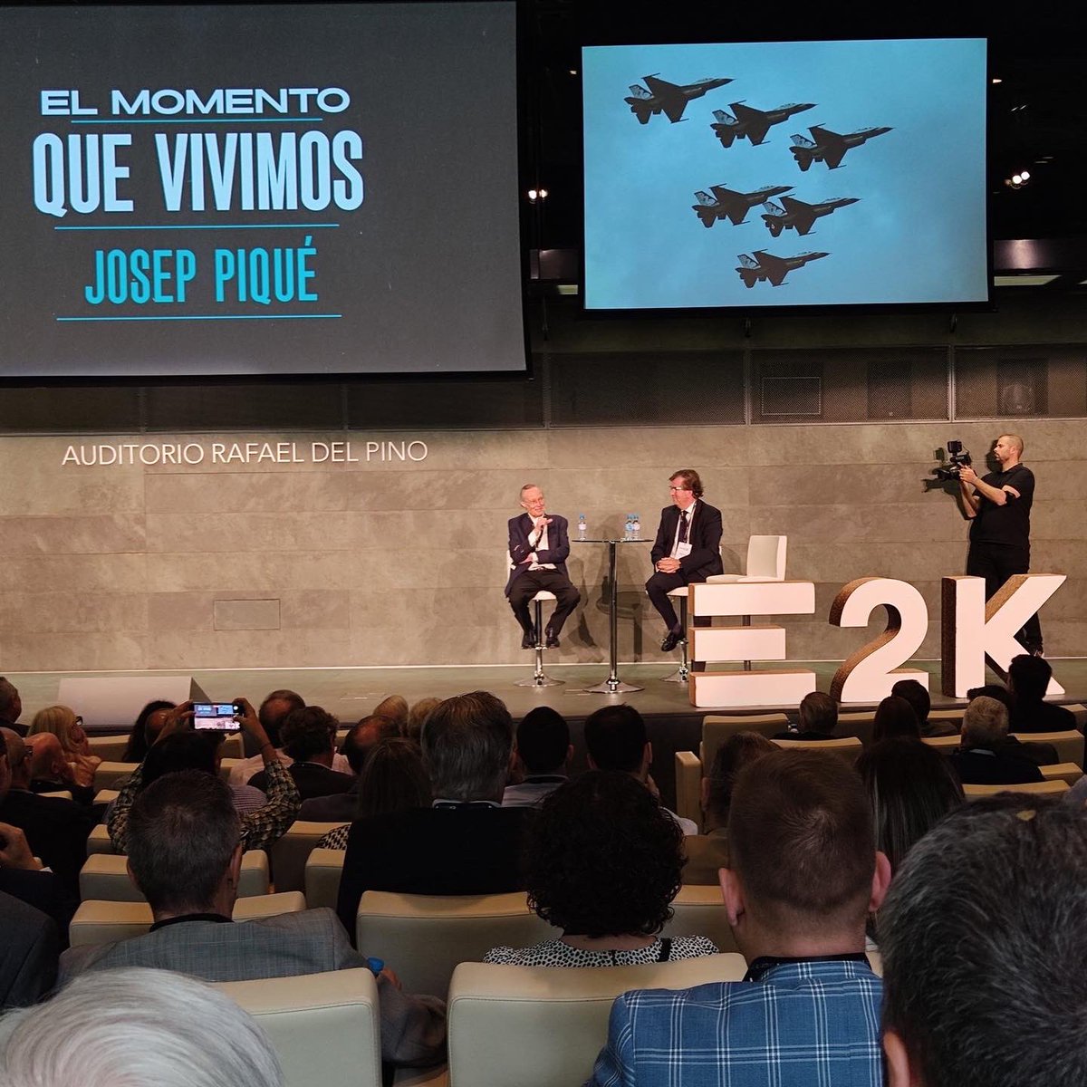 H_Iglesias's tweet photo. Hoy es uno de esos días que guardas en el recuerdo para siempre. Compartir unos minutos de conversación con Josep Piqué es algo fantástico. @joseppiquecamps 🙌 #E2KDAY #Empresa #Seguros https://t.co/GFfbZLhez9