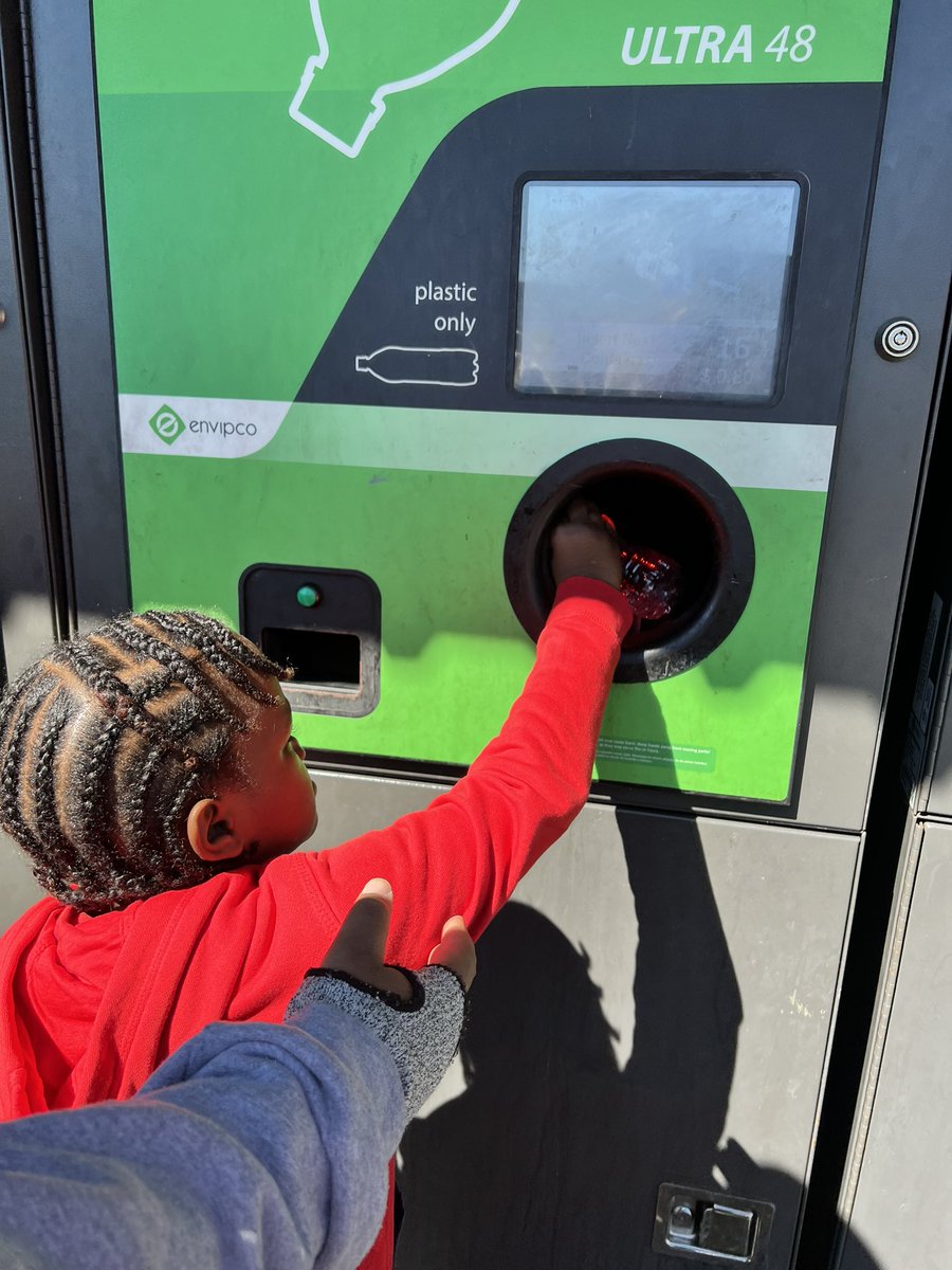 MrsRiceHWPS's tweet photo. On Wednesday’s, we recycle! ♻️💚 Class Y57 started our weekly recycling walk to Key Food! Each week, our class will collect bottles &amp; cans to return, and save up our receipts for a special treat 💰🛒 https://t.co/uleNId3OsM